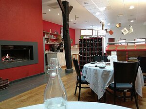 20170201_DSC0036_MotoG4-JEB We chose the 3-course Formule Déjeuner 13€ and the 3-course Menu Encrier 32€ (43€ with two glasses of wine) (The diner who chose the Formule...